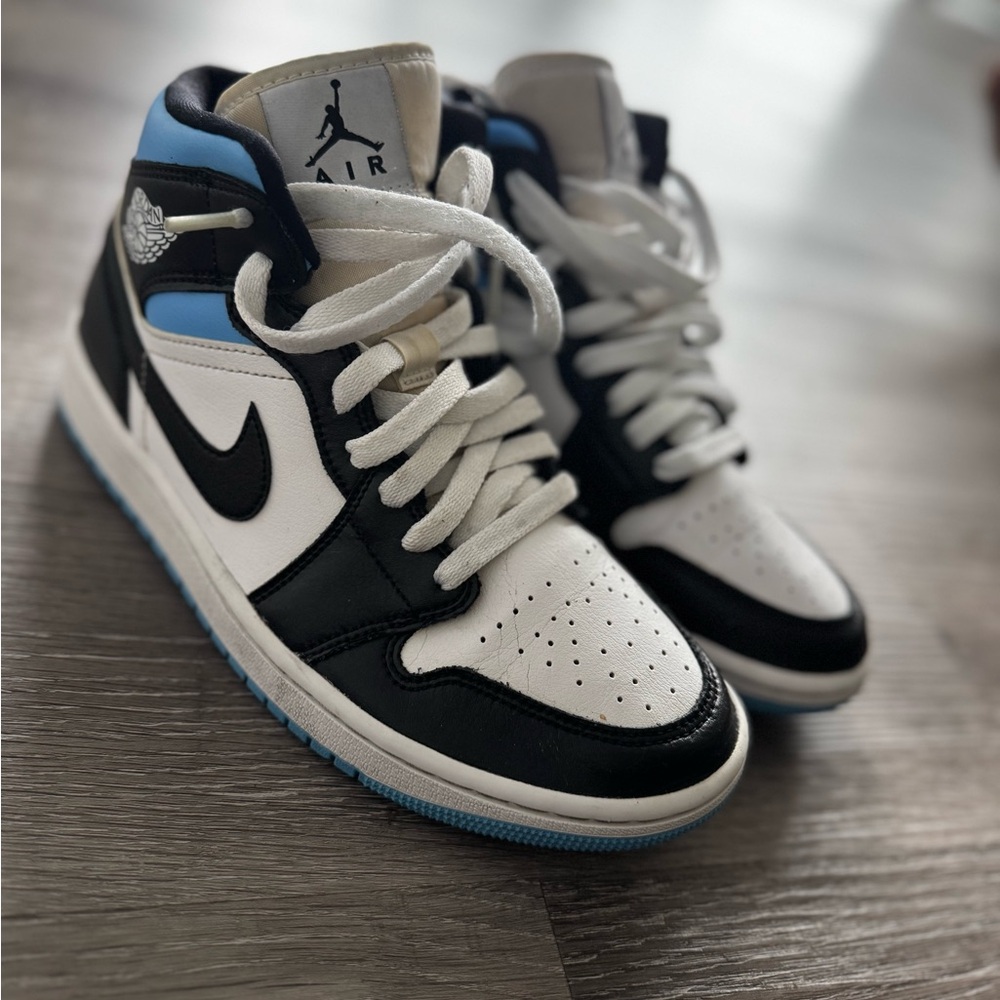 Nike Kids Sneakers - Black, White, and Blue